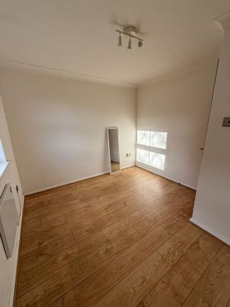 Flat 2 Hazel Court, 92, Manford Way, Chigwell photo 2
