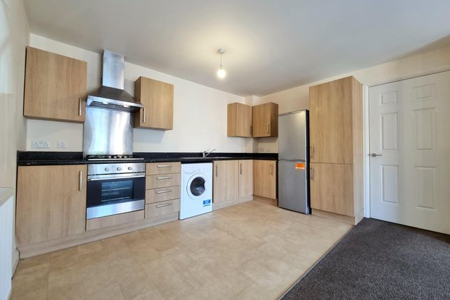 Flat to rent in Canalbridge Close, Loughborough