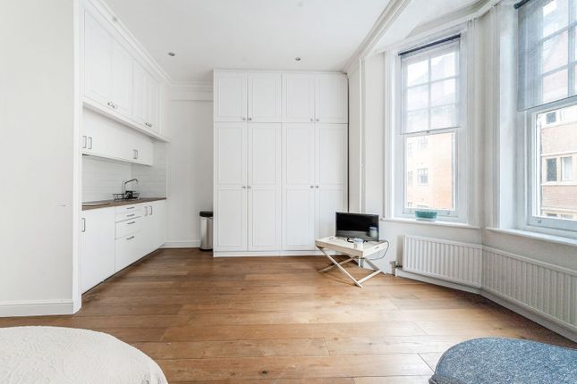 Studio flat on Jefferson House, Knightsbridge, £2,600/mo