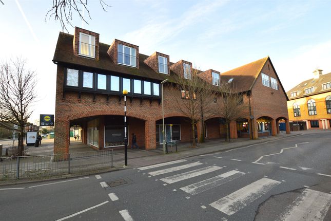 Thumbnail Flat for sale in Victoria Road, Horley, Surrey