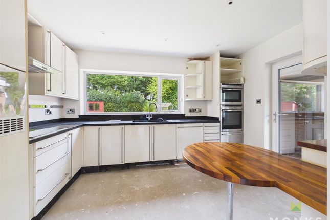 2, Stonehouse Drive, Oswestry photo 4