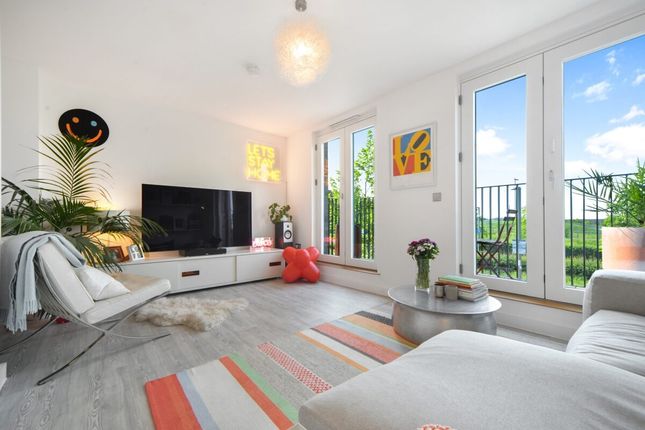 Town house for sale in Abercrombie Road, London