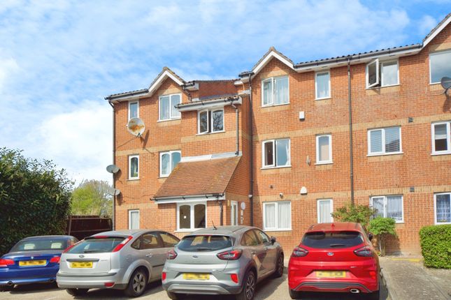1-bed flat on 20, Cobbett Close, Enfield, £200,000