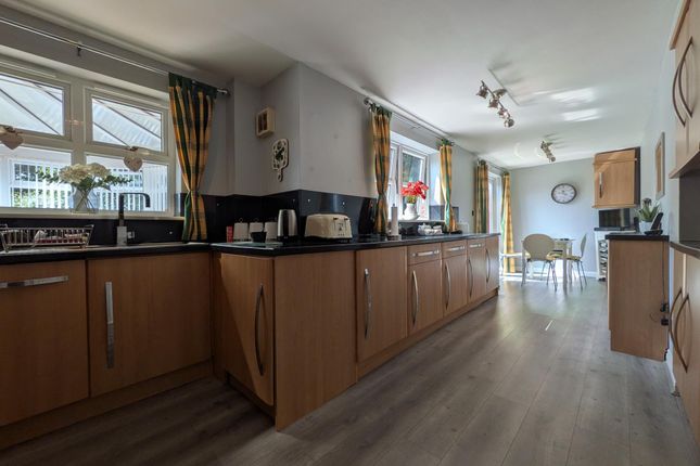 45, Islawen Meadows, Bridgend photo 2