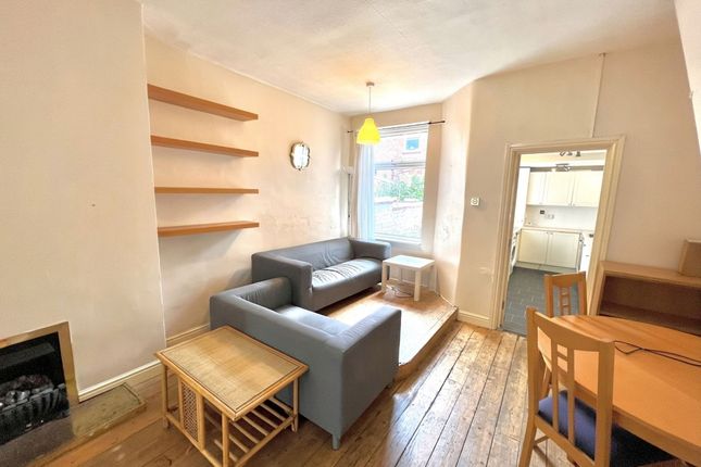 87 St. Ives Road, Manchester photo 2
