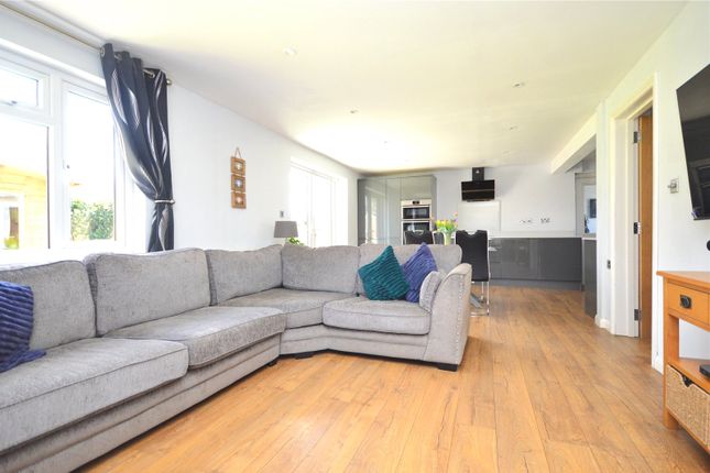 10, The Avenue, Martock photo 3