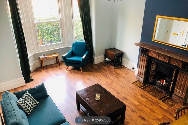 Lovely Period Featured Cosy Room For Relaxing In