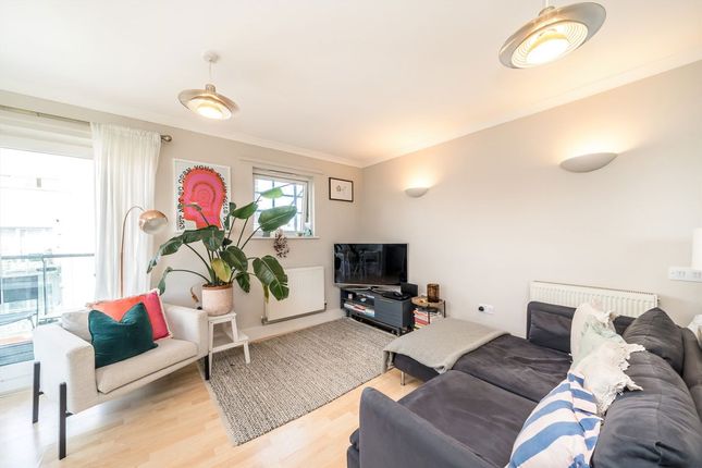 Flat 34, 9, Evan Cook Close, London photo 4