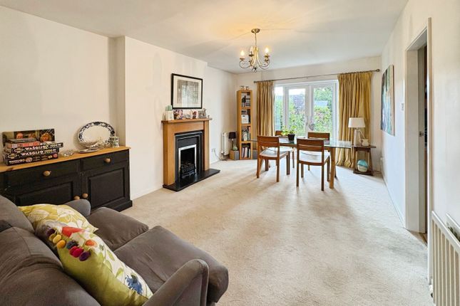 30, Gleedale, North Hykeham photo 3