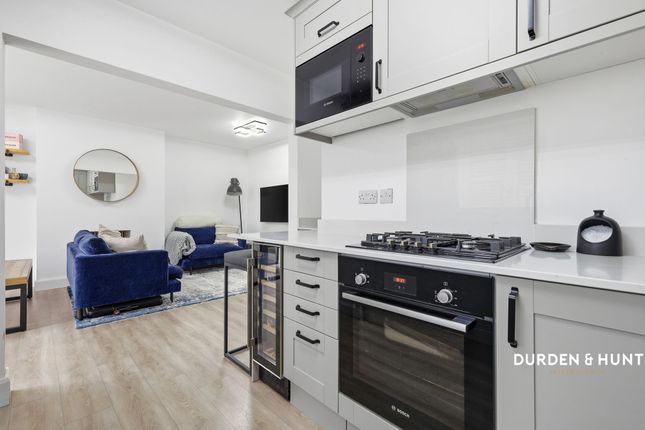 4 Algers Mead, Loughton photo 4