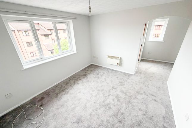 24, Sandon Close, Rochford photo 3