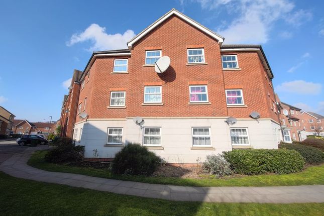 Thumbnail Flat for sale in Pettacre Close, London