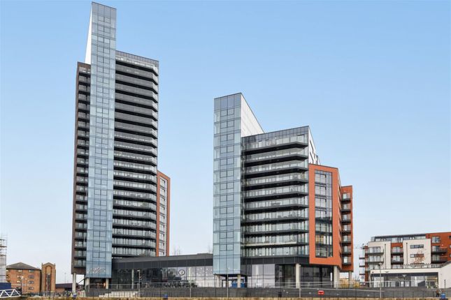 The Moresby Tower, Admirals Quay, Southampton SO14, 2 bedroom flat to ...