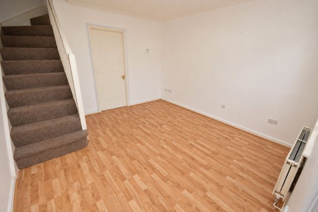 Yately Close, Bedfordshire photo 3