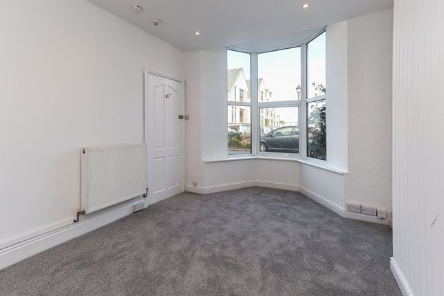 Flat 1, 4 Golf Terrace, Newquay photo 2
