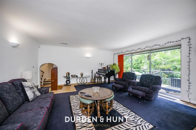42 Baldwins Hill, Loughton photo 3