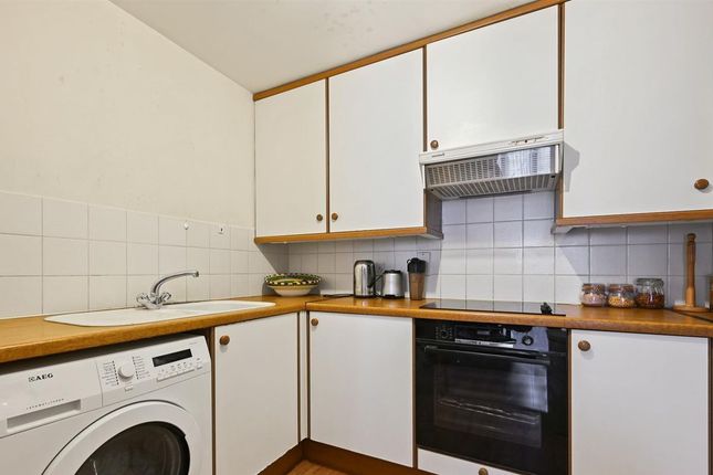 50, Beechwood Grove, London photo 3
