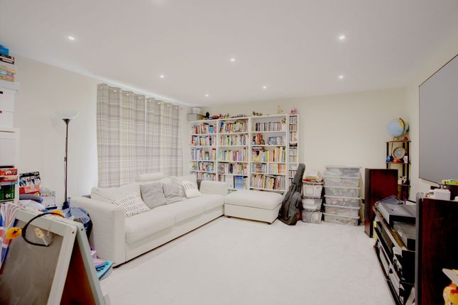 10 Waterloo Close, Newmarket photo 2