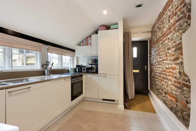 1 Regius Court photo 3