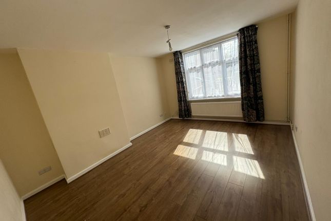 28, The Wayne Way, Leicester photo 5