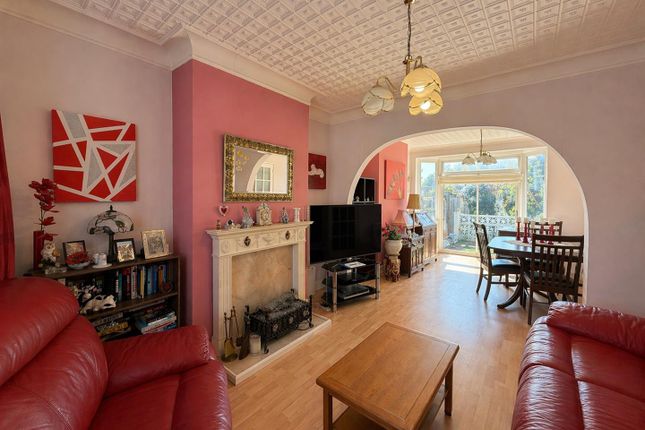 9, Central Avenue, Hounslow photo 3