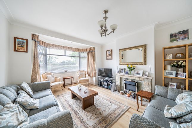 62, Knoll Drive, London photo 2