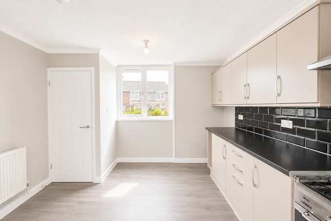 12 Madron Close, Hull photo 4