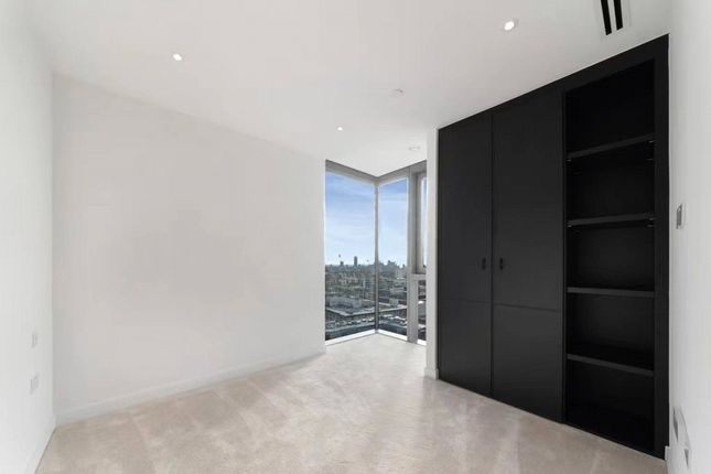 Flat to rent in Valencia Tower, City Road, Islington