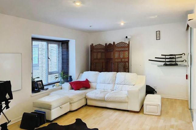 42, Swan Gardens, Birmingham photo 5