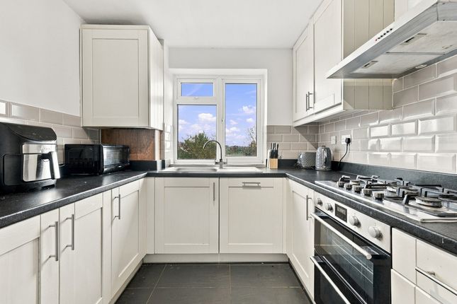 23 Barnes Court, Durham Avenue, Woodford Green photo 3