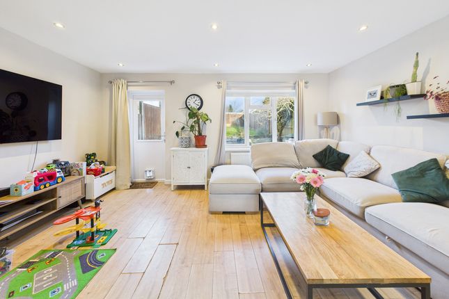 4, Pemsel Court, Hemel Hempstead photo 2