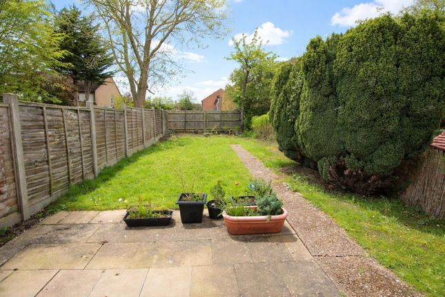 137, Fold Croft, Harlow photo 3