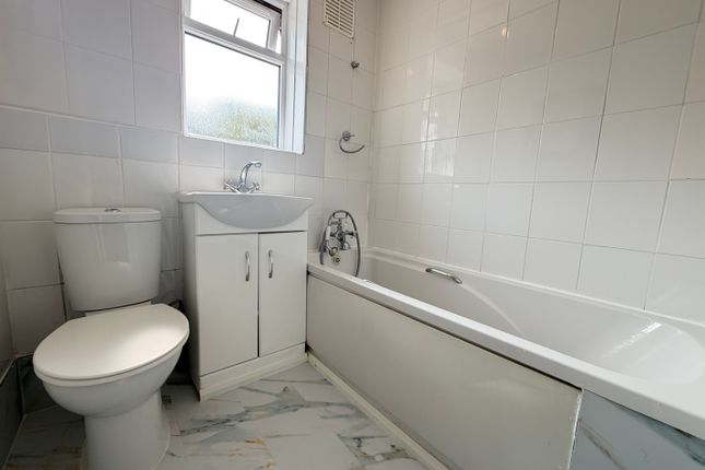 15, Phipps Avenue, RUGBY photo 5