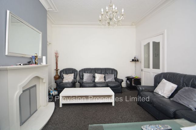 Brudenell Avenue, Hyde Park photo 3