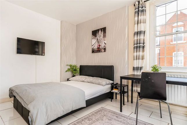 Flat 17, Jessel House, Page Street, London photo 2