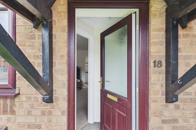 18, Lindsey Avenue Market Deeping, Peterborough photo 2