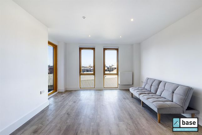 401 Salcombe Court, Devons Wharf, 16, St. Ives Place, London photo 2
