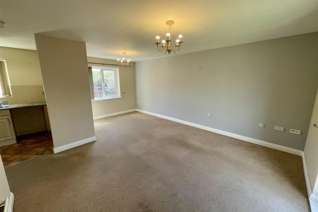 6, Collingsway, Darlington photo 3