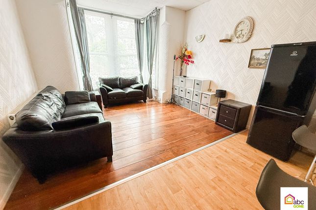 67a Courtland Avenue, Ilford photo 2