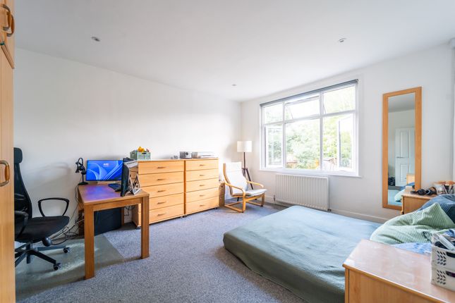 Flat 2, 84, Hutton Grove, North Finchley photo 4
