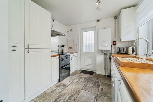 23, Hill Rise, Pembrokeshire photo 4