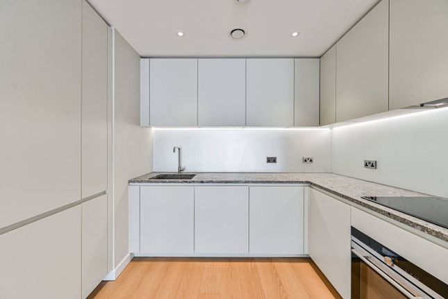 2-bed flat on Greenwich Peninsula, North Greenwich, £775,000