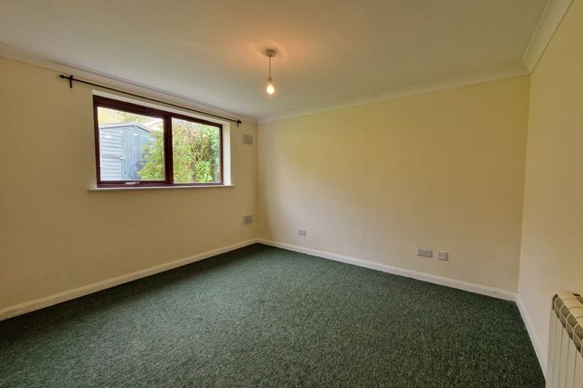 Flat to rent in Park Road, Tisbury, Salisbury