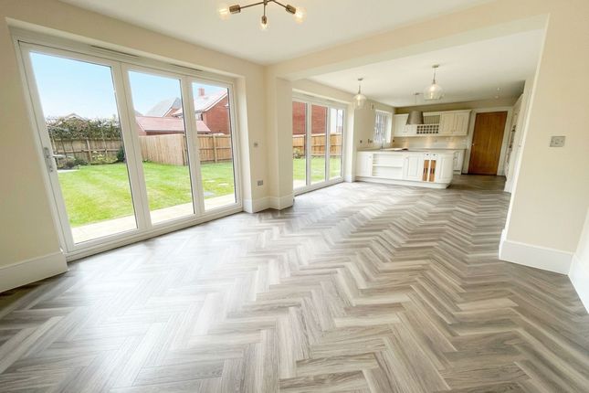 24 Lawrence Way, Knutsford photo 2