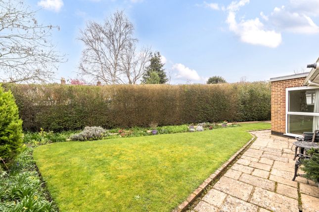 10, Farm View, Cobham photo 3