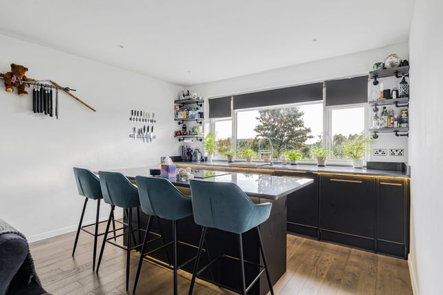 12A, Ashgrove Road, Surrey photo 3