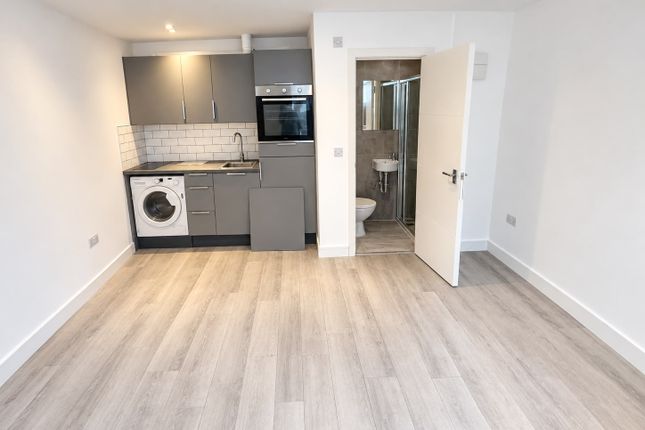 Spencer Road, East Molesey photo 3