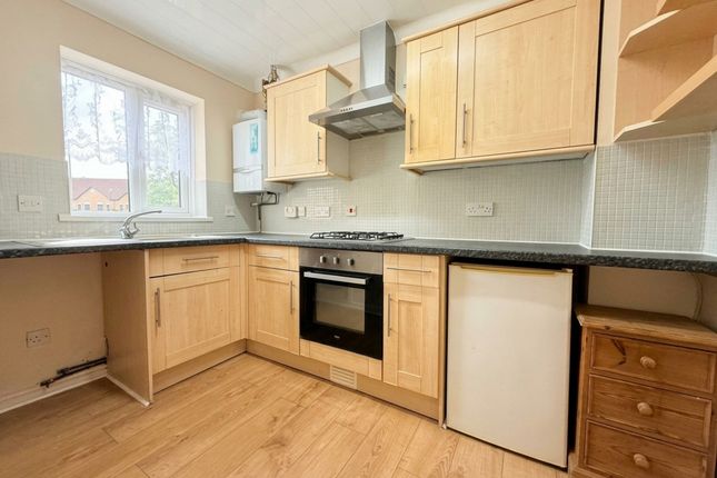 12, Kestrel Close, London photo 4