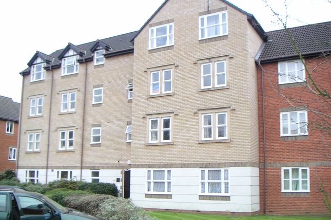Thumbnail Flat to rent in Charnwood House, Rembrandt Way, Reading, Berkshire