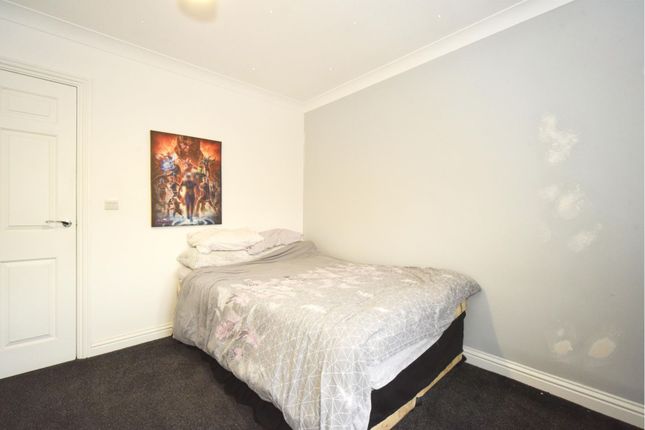 Flat for sale in Ashdene Gardens, Reading